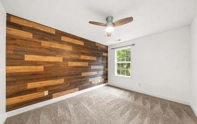Building Photo - 164 Greenview Dr