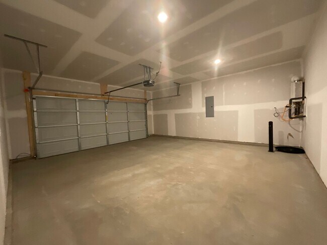 Building Photo - 569 Cliff St