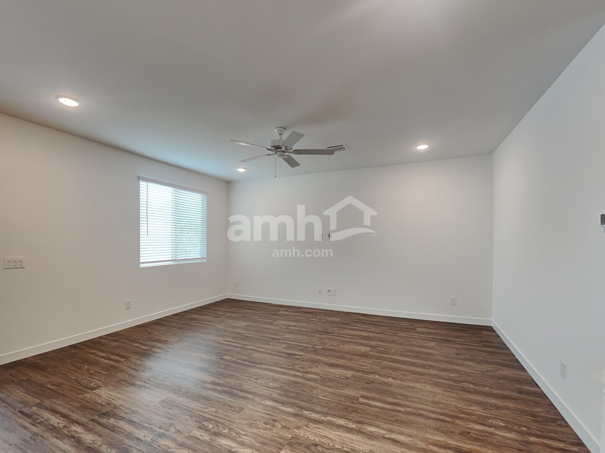 Building Photo - 4019 S 105th Dr