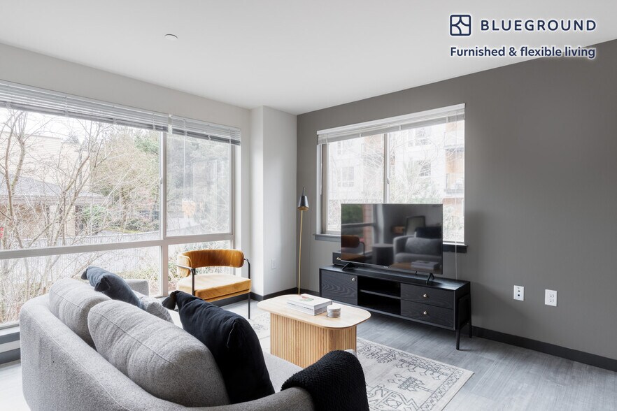 Building Photo - 15566 NE 22 Pl