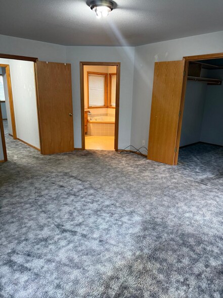 Building Photo - 9342 Sumas Rd