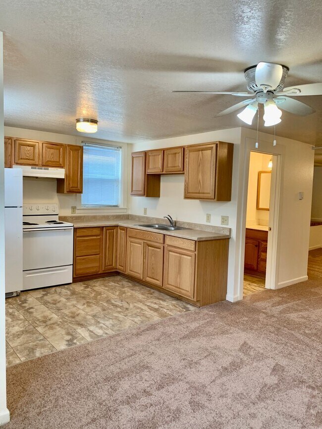Building Photo - Studio unit in SW Portland