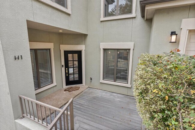 Building Photo - 4231 Westlake Dr