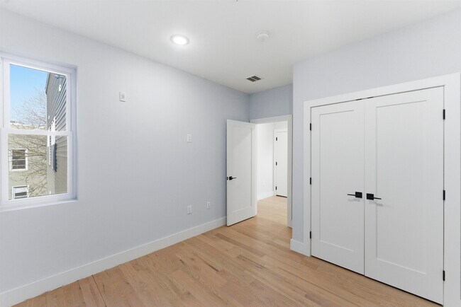 Building Photo - 443 Bergen Ave