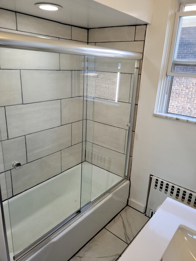 Building Photo - 2538 Beechwood Blvd