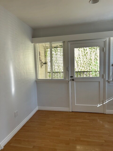 Building Photo - 367 Burchett St