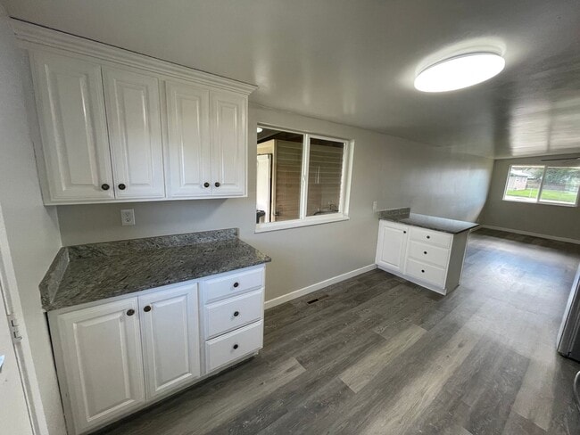 Building Photo - Great 3 Bed/1 Bath in Ogden