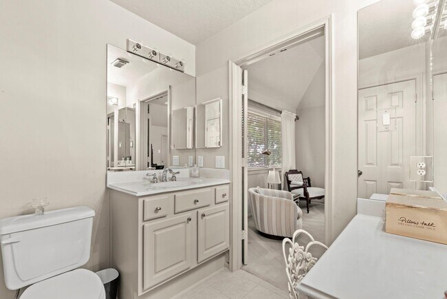 Building Photo - 4513 Country Club View