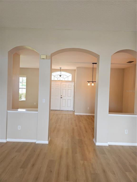 Building Photo - 2010 Tarragon Ln