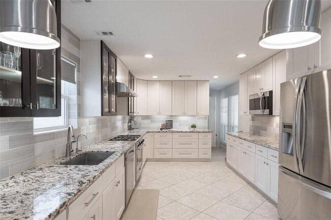 Building Photo - 1407 Lakecliff Dr