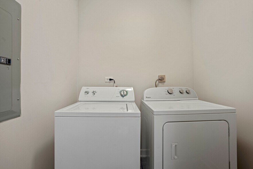 Building Photo - 1233 S Michigan Ave