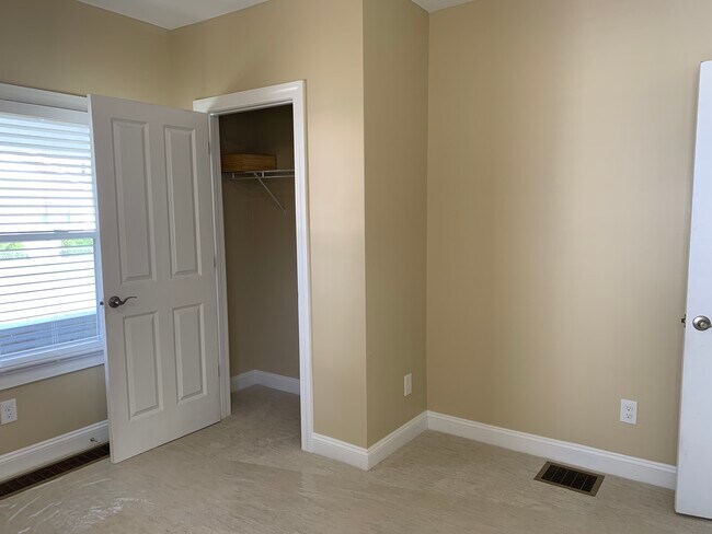 Building Photo - 608 S 39th St