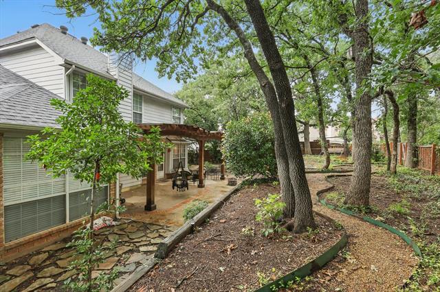 Building Photo - 2520 Woodside Dr