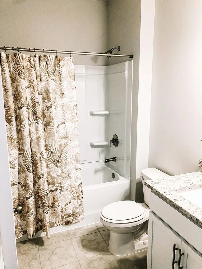 Downstairs Bath - 4536 Hoboken Way
