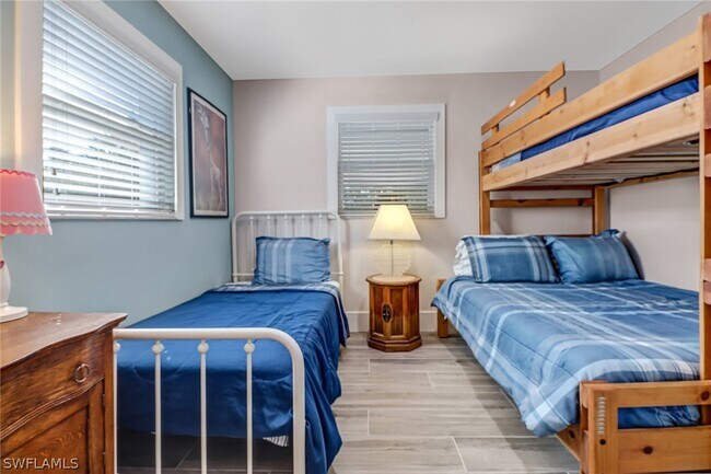 Building Photo - 3470 Lakeview Dr