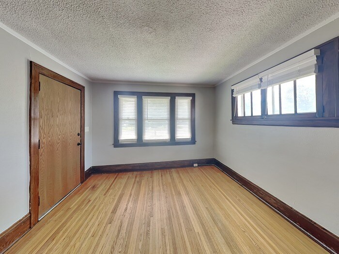 Building Photo - 1157 W Minnehaha Ave