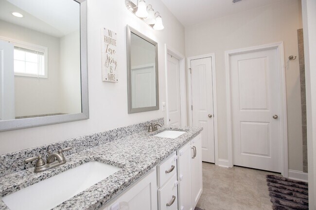Building Photo - Gorgeous 4 bedroom home in Vass