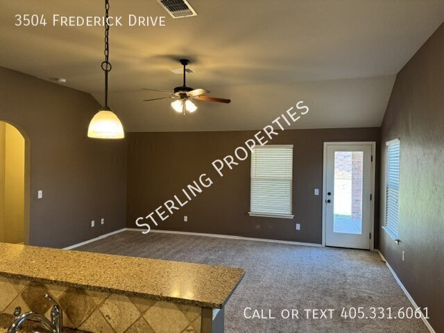 Building Photo - 3504 Frederick Dr