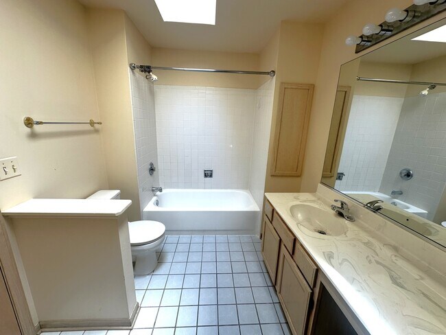 Building Photo - 1152 Vail Ct