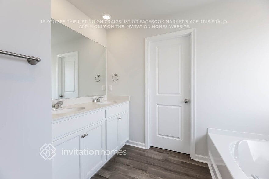 Building Photo - 203 White Flds Ave