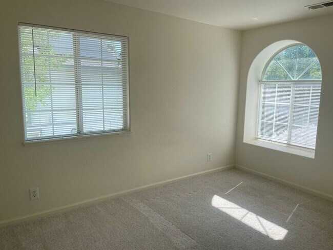 Building Photo - South Reno Three Bedroom Home with Land...