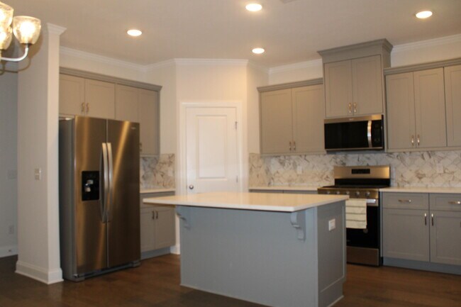 Building Photo - 846 Lillian Pk Dr