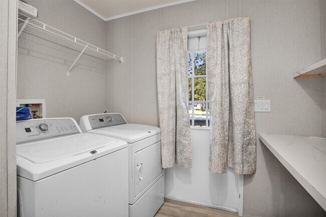 Building Photo - 595 County Rd 2218