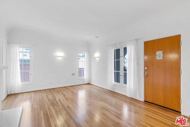 Building Photo - 1557 S Genesee Ave