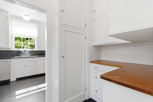 Building Photo - 501-503 Mandana Blvd