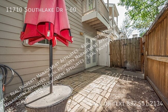 Building Photo - 11710 Southlake Dr