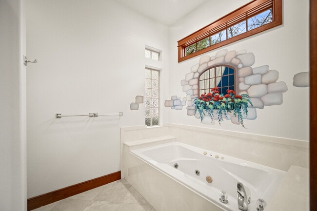 Building Photo - "Spacious 4-Bedroom, 4.5 Bathroom 4792 sq. ft. Retreat with Scenic Views and Cozy Fireplace in St...