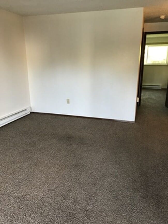 Building Photo - Great 1br 1bath Condo w/Tennis court/swimm...