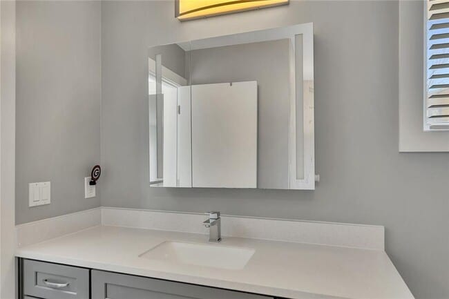 Building Photo - 1213 Van Allen Mews NW