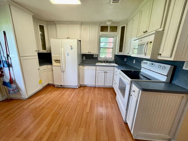 Building Photo - 800 Grigsby Ave