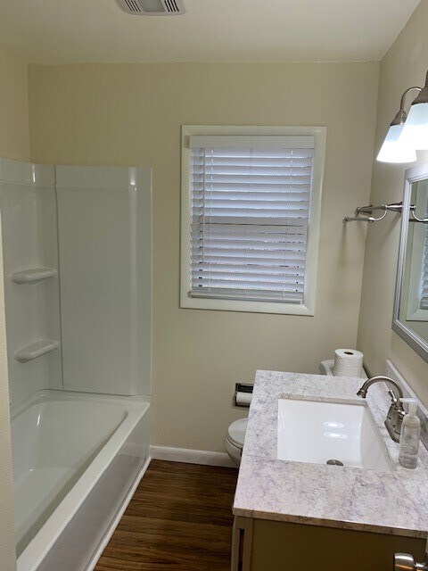 upstairs bathroom - 2715 Sunnyview Ln