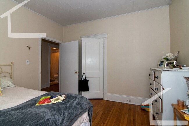 Building Photo - Coolidge Corner 3-bed with unbeatable price!