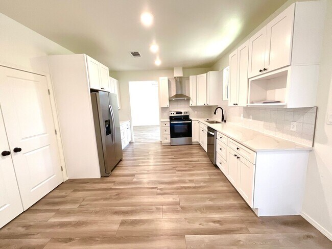 Building Photo - 1202 Mystic Dr