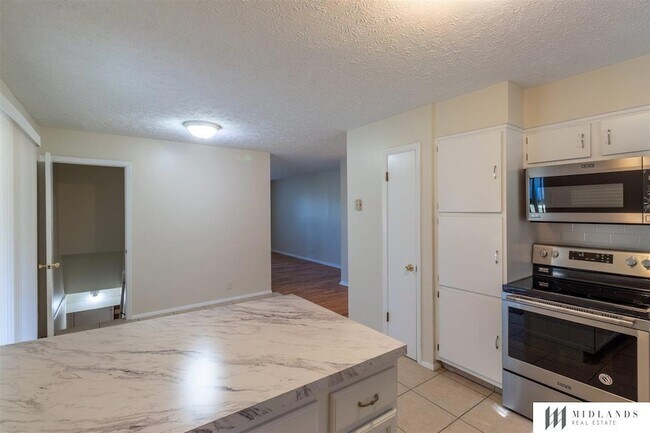 Building Photo - 3401 Sherwood Dr