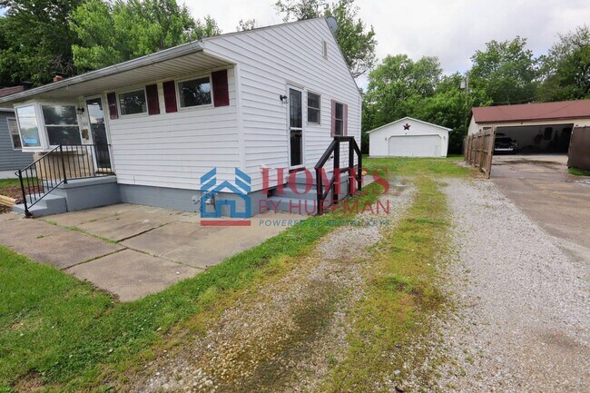 Building Photo - Two Bedroom House | Detached Garage