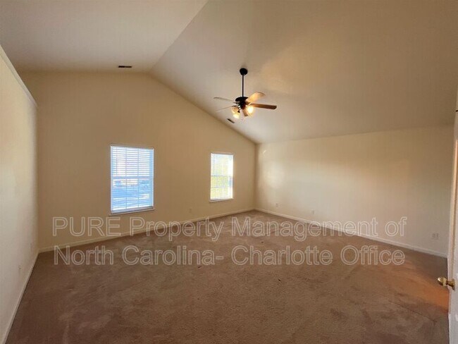 Building Photo - 4803 Sunburst Ln
