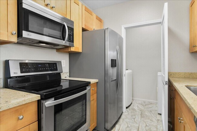Building Photo - Remodeled 1-Bed Condo -  Prime Carmel Vall...