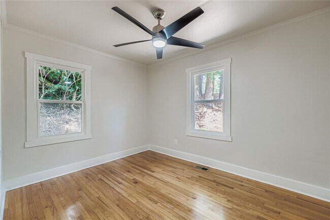 Building Photo - 1191 Beechview Dr SE