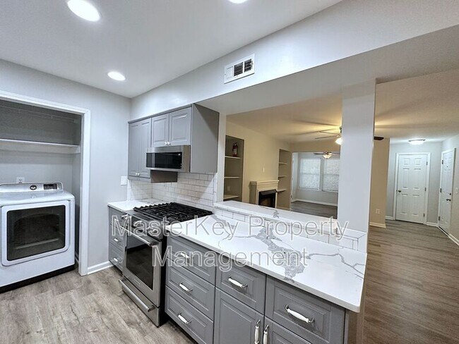 Building Photo - 1312 Hillbrow Ln