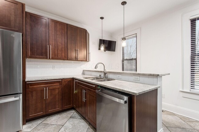 Building Photo - 106 E Gates St