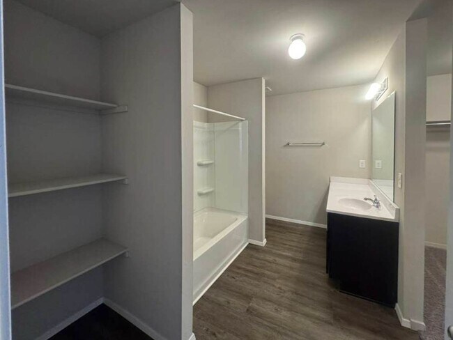 Building Photo - 3BD/2BTH Home Minutes from Lake El Reno!