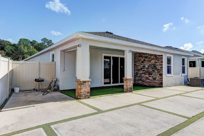 Building Photo - 32848 Sand Creek Dr