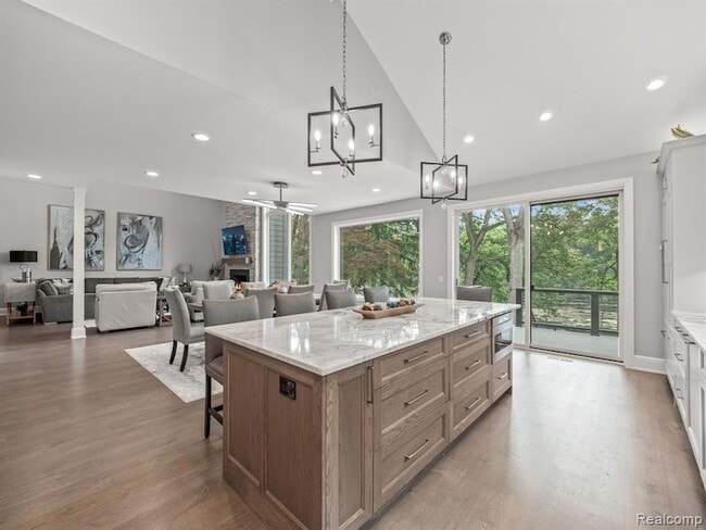 Building Photo - 3511 Lakecrest Dr