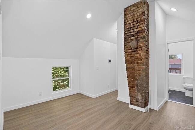 Building Photo - 165 W Main St