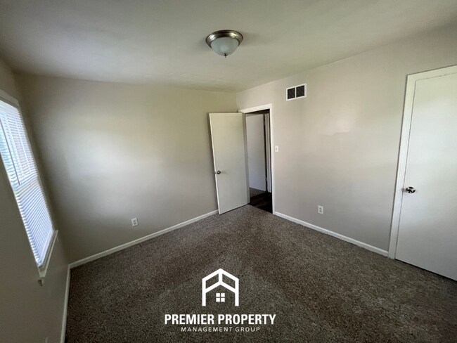 Building Photo - Charming 3BR/1BA Memphis Rental with Hardwood Floors & Open Kitchen!