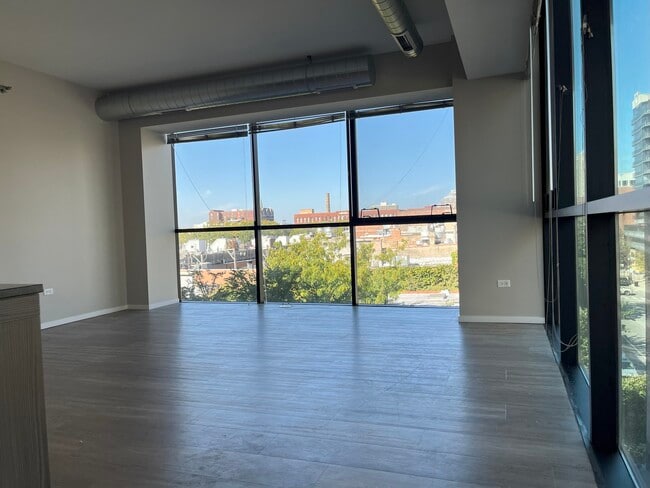 Building Photo - 211 W Scott St